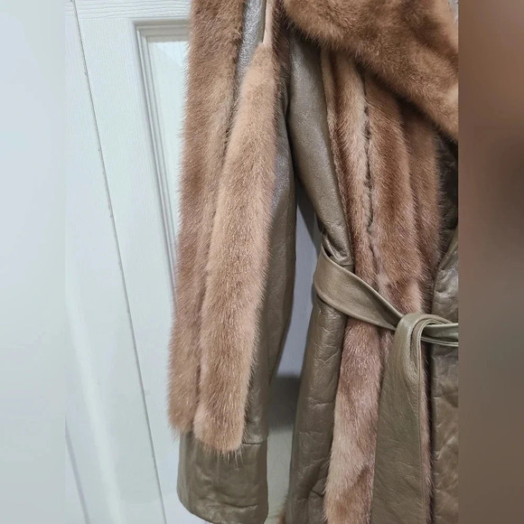 Vintage Alaskan Custom Built Furs KC, MO Genuine Fur Coat Belted 36" Chest - Picture 3 of 16